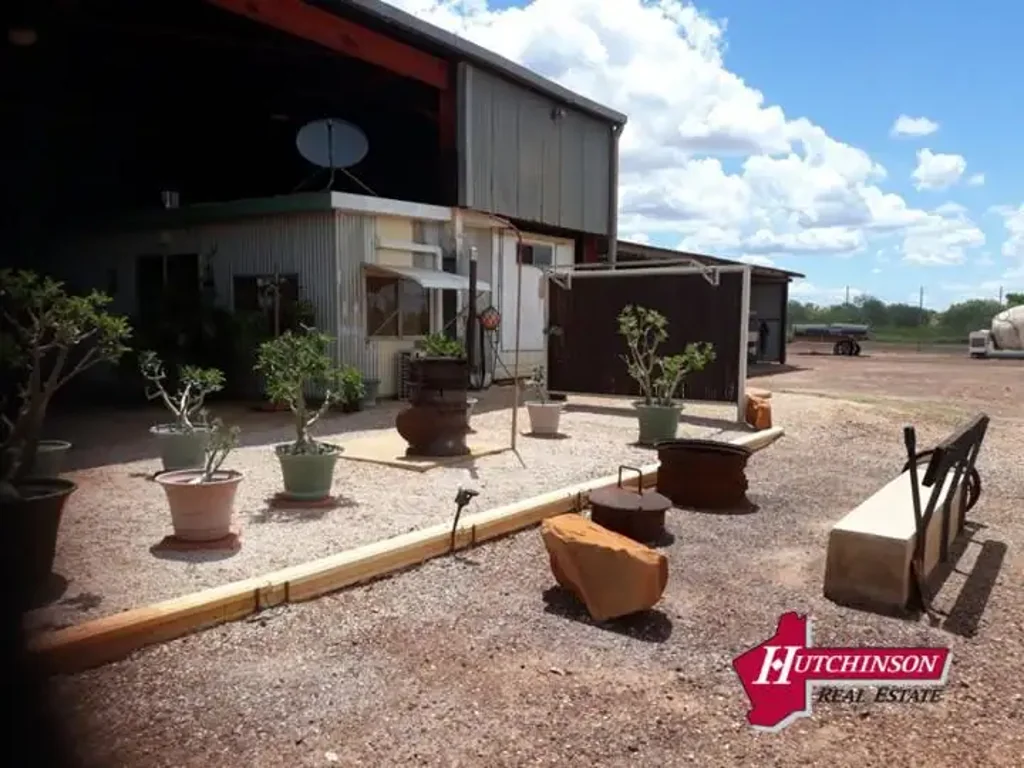 Camballin 3chambre Rare Industrial-Residential Acreage in Camballin - Versatile, Private, and Ready to Go