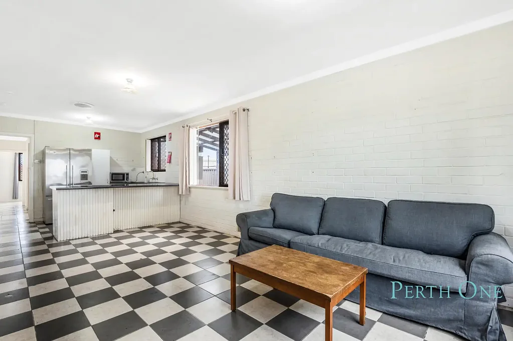 Coastal Living Just Minutes from the Beach (108B Safety Bay Road) !!