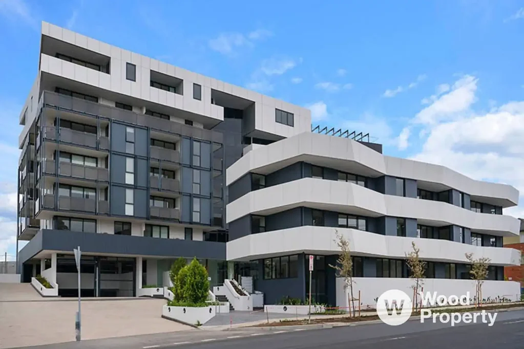 Spacious Two Bedroom Apartment with Sweeping City Views