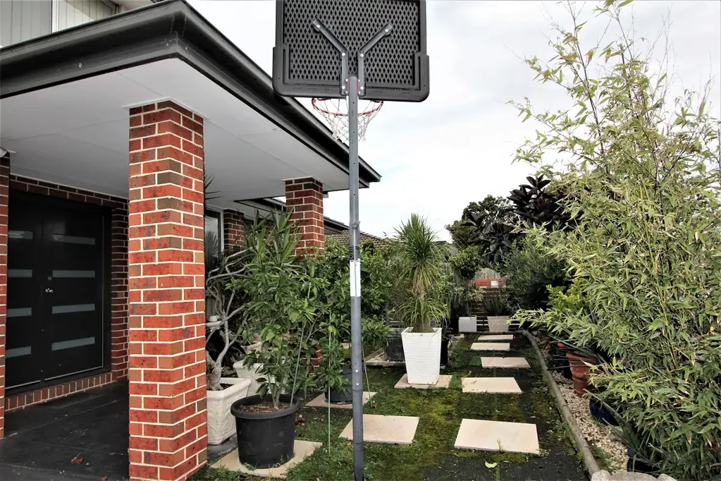 Noble Park 3 Slaapkamer Modern Townhouse, Convenient Location