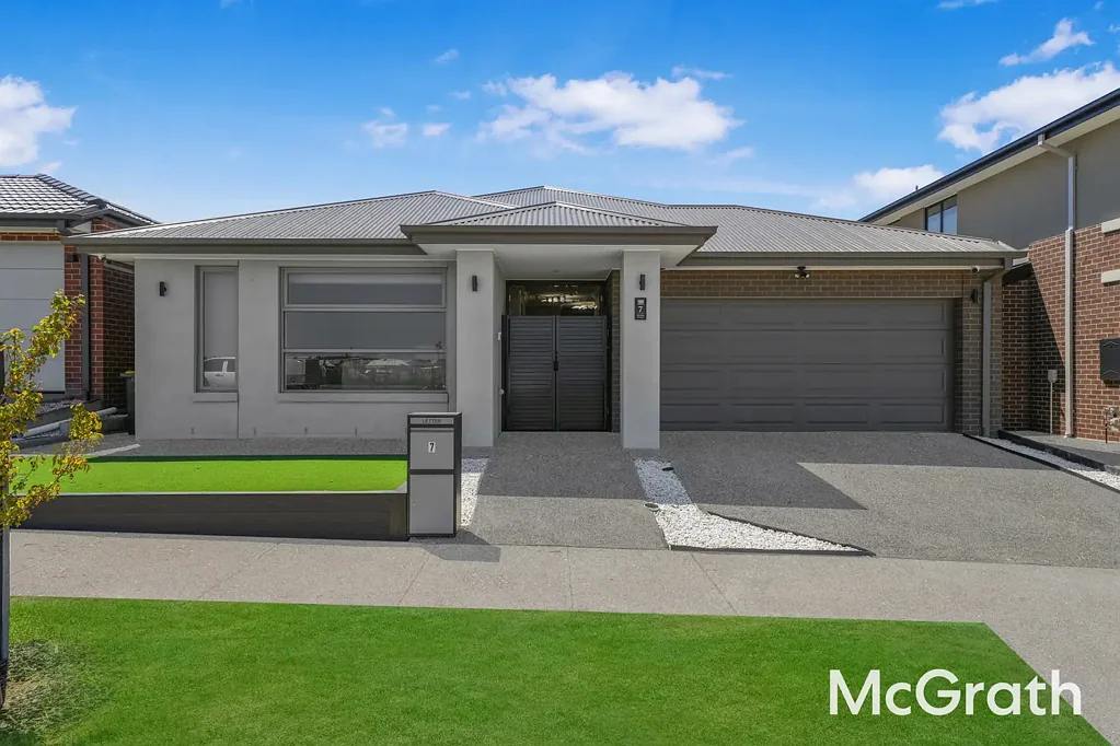 Manor Lakes 4 Bedroom A Stunning 4-bed Family Home in Manor Lakes- The Village Estate!