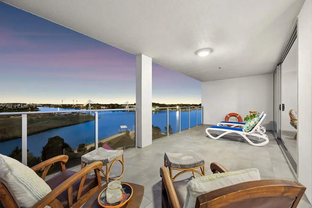 Birtinya 3房  Prestige Waterfront Living with Prized North Facing Outlook