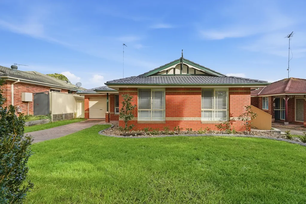 Currans Hill 3 Slaapkamer Fresh & Modern Family Home with an Oversized Backyard!