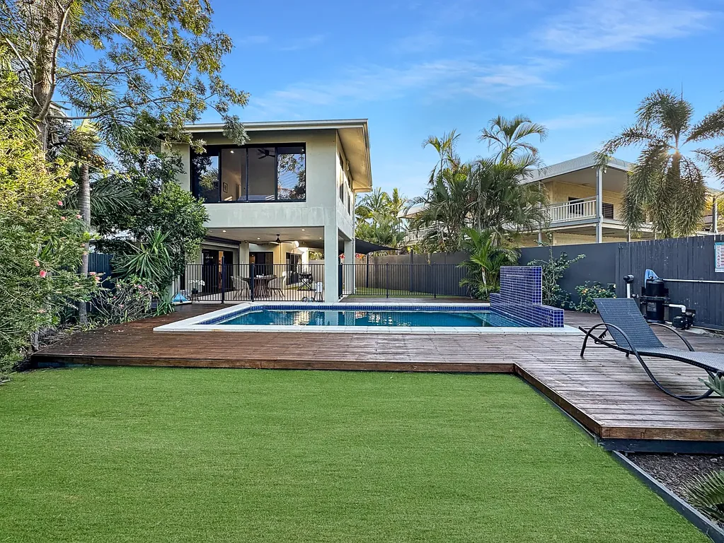 Bushland Beach 3 Bedroom Beautiful Beach front home with stunning Beach views and accsess