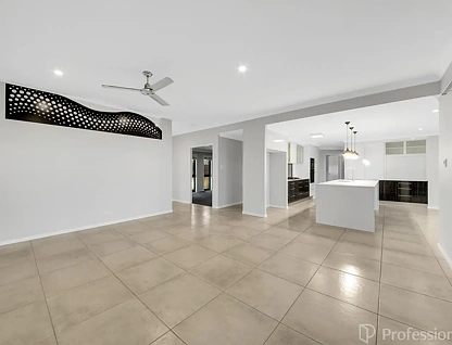 8 Keeling Court, New Auckland, QLD 4680, 4 Kuwarto, 3 Banyo, House