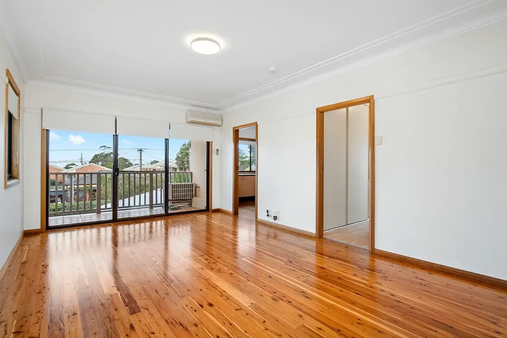Bright & Spacious Apartment in Convenient Location