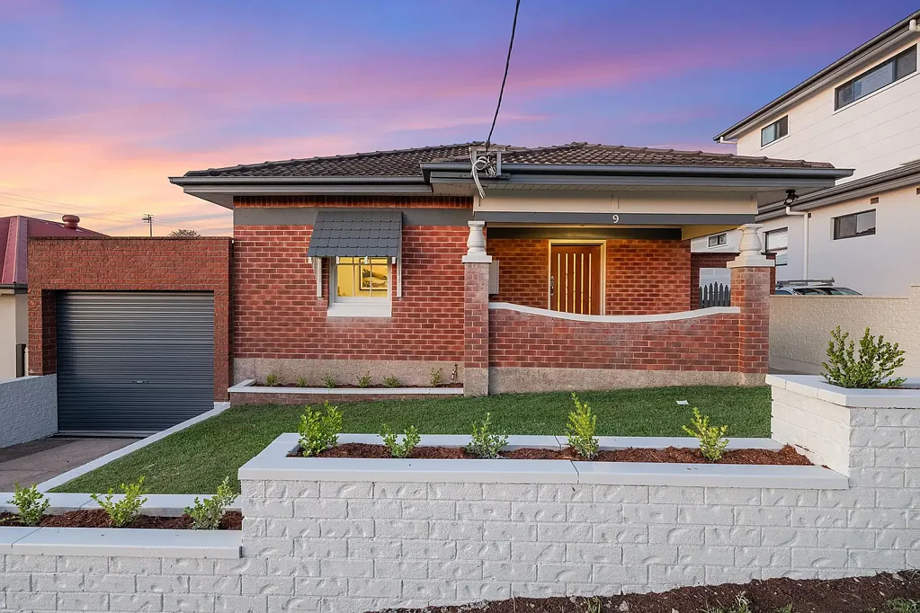 Speers Point 3房  Put simply, character, comfort and plenty of secure parking