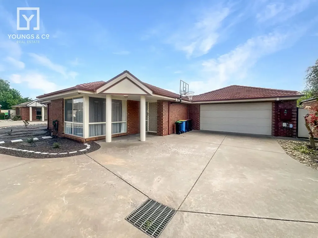 Stylish Two-Bedroom Townhouse in Prime Location