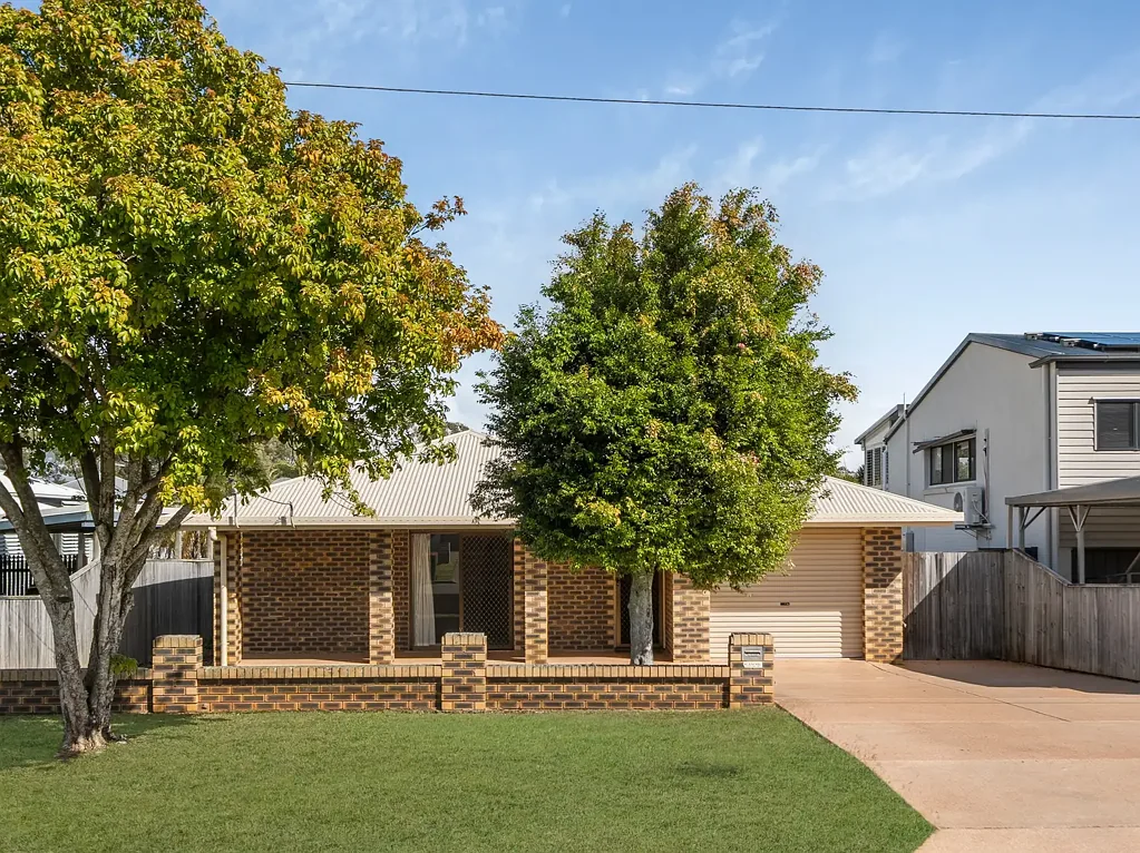 Clontarf 3房  Neat Low-Set Brick Home Just Moments from the Golf Course