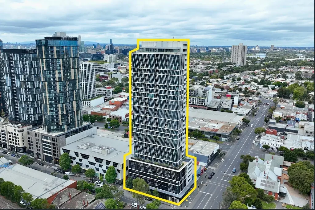 South Melbourne 2房 南墨尔本全景视野 高端电器厨房 私人阳台休憩 便捷生活配套 Low Maintenance Living in Superb Location