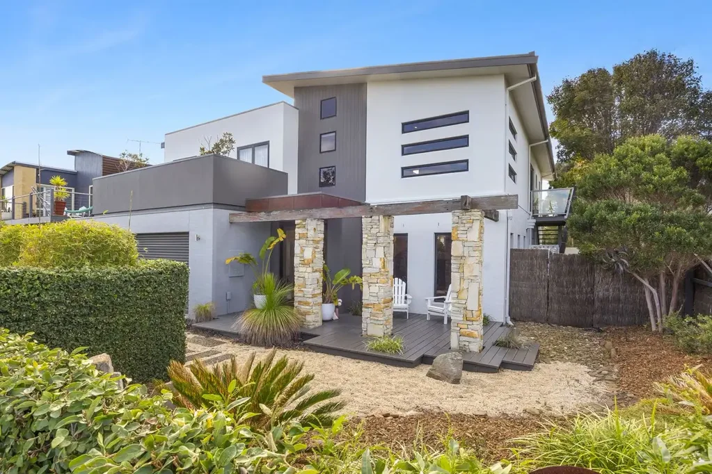 Torquay 4房  SPACIOUS COASTAL LIVING WITH FLEXIBLE FAMILY APPEAL