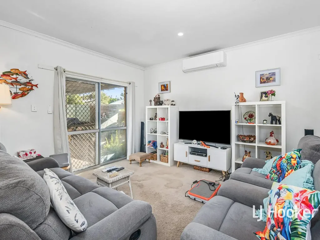 Larapinta 3ਬੈੱਡਰੂਮ Large Block Living with Bushland Backdrop