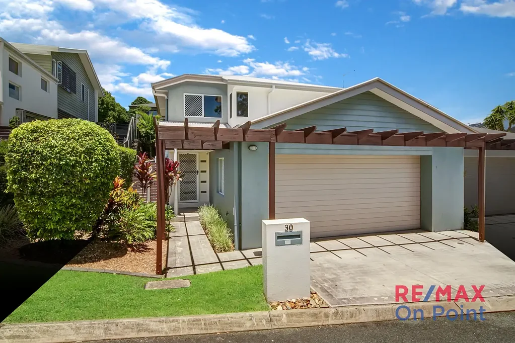 Wakerley 3ਬੈੱਡਰੂਮ Immaculate Three-Bedroom Townhouse in Sought-After Symphony Estate