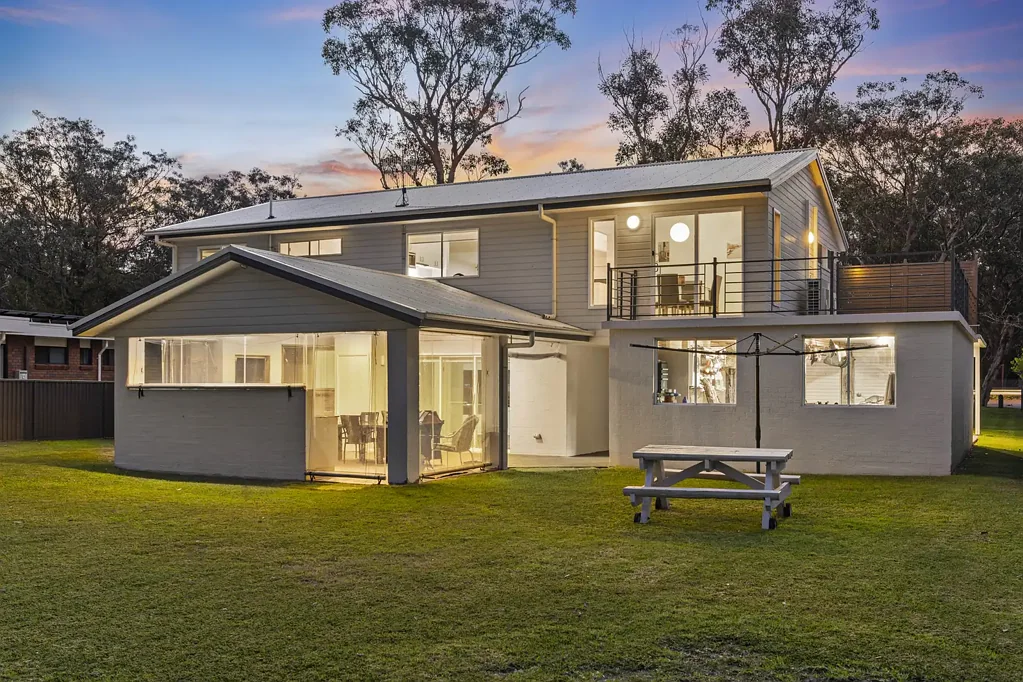 Wyong 3Phòng ngủ Private Riverfront Retreat with Exceptional Entertaining and Endless Space