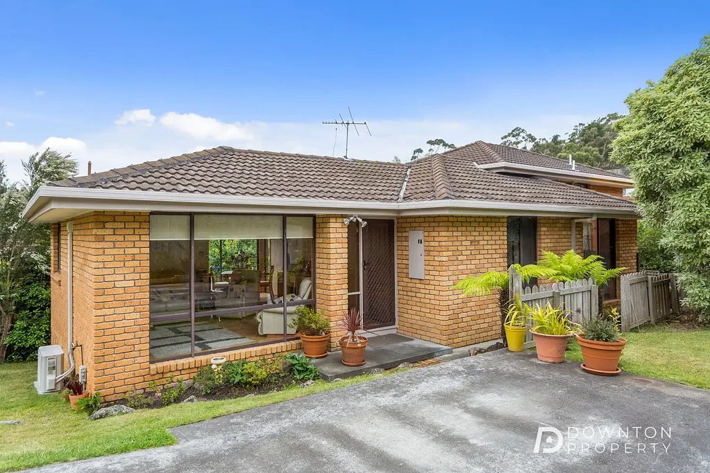 74 Henley Street, Lindisfarne, TAS 7015