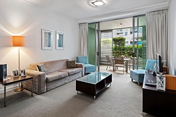 2009/33 T E Peters Drive, Broadbeach Waters