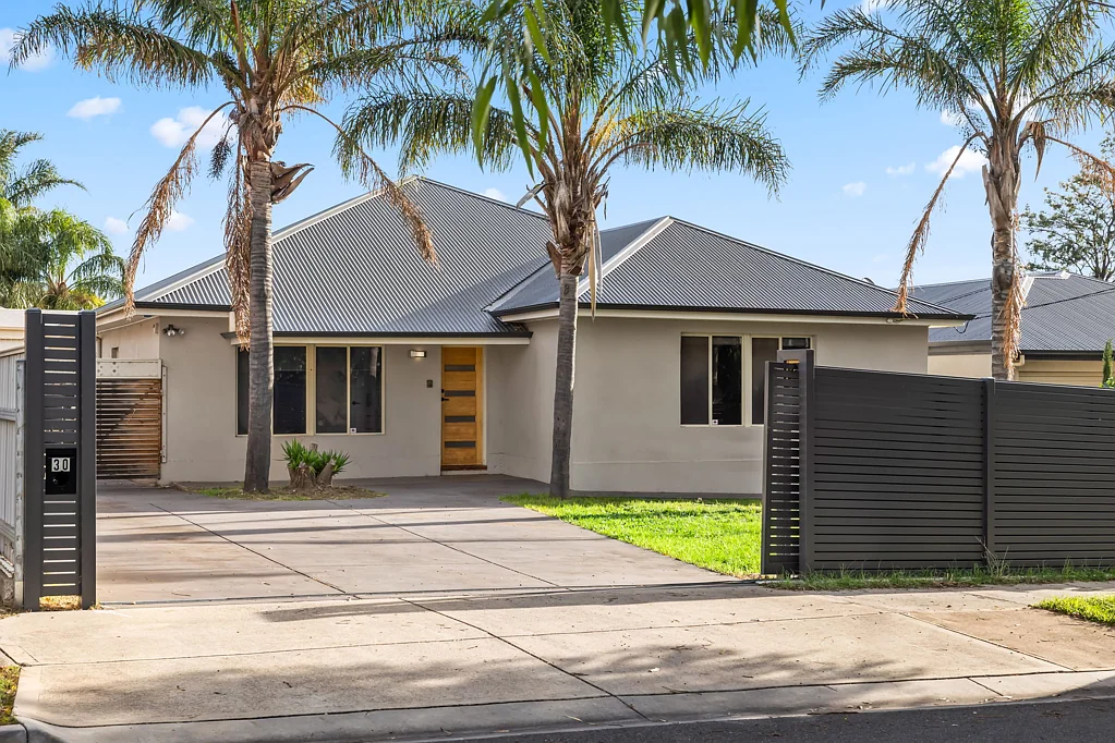 IMPRESSIVE SPACIOUS FAMILY HOME IN NEAR CITY LOCATION
