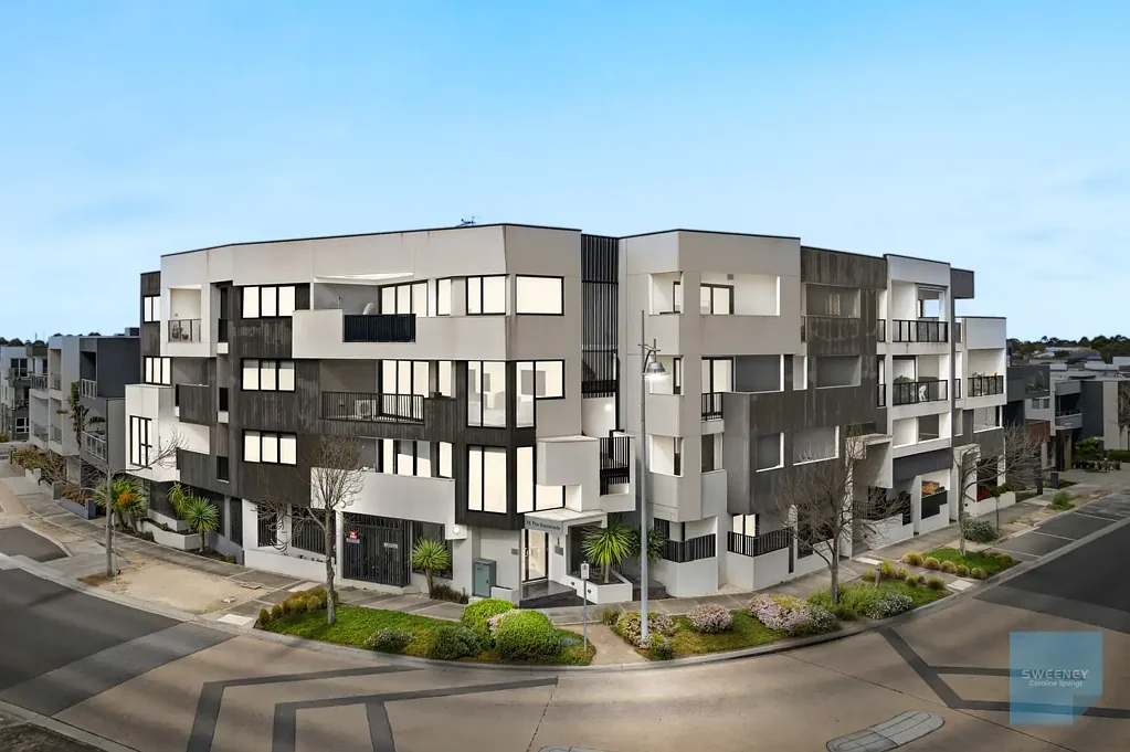 Caroline Springs 2 Bedroom Low Maintenance Living With Spectacular Lake Views
