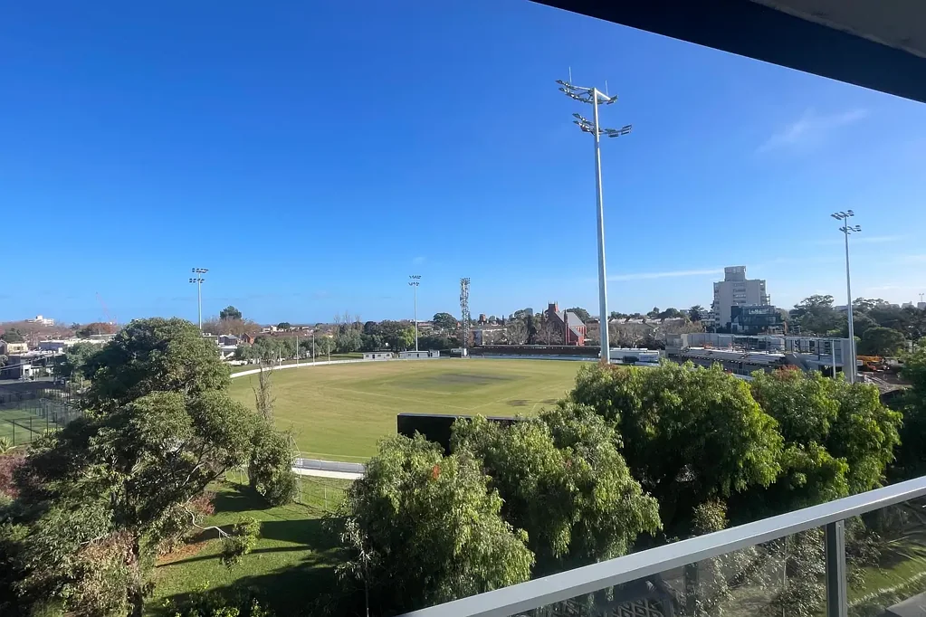 Armadale 2غرفة نوم Parkside Elegance with Bay Views – 2 Bed, 2 Bath, 2 Car in Prestigious Armadale