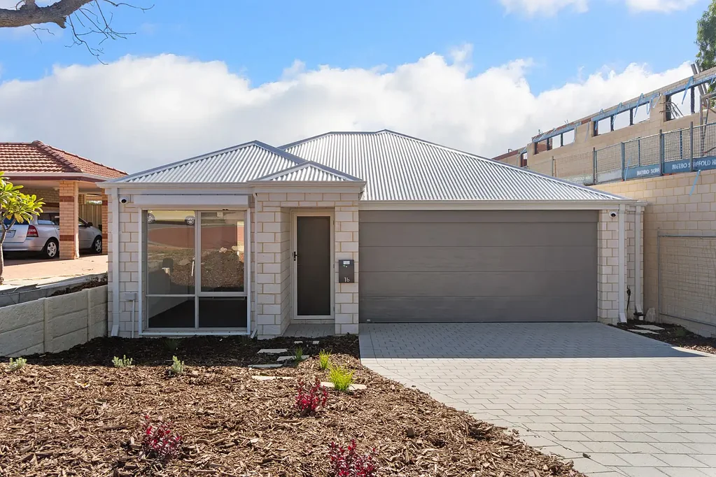 16 Dann Court, Willagee, WA 6156