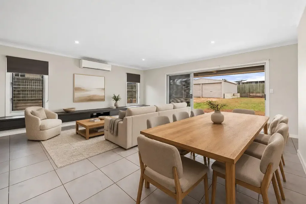 Kleinton 5બેડરૂમ Contemporary Family Living with a Big Shed on 1,086m²