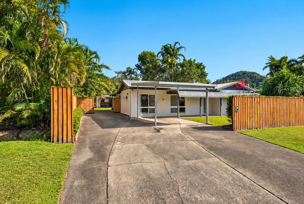 Trinity Park 4 Slaapkamer Space, Potential & an 800m² Block to Make Your Own