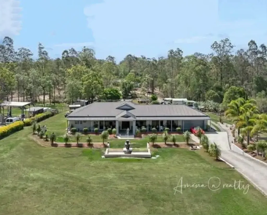 Flagstone 5غرفة نوم Stunning Acreage Home with Lifestyle & Potential