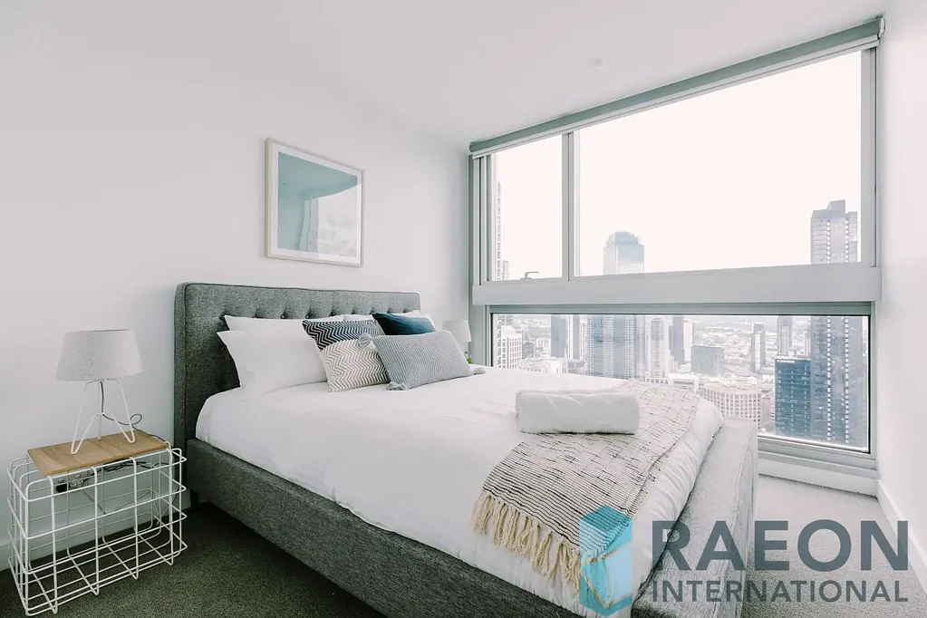 Melbourne 2Moenga Sunlit corner haven 2 bed 2 bath 1 car with skyline & bay whispers