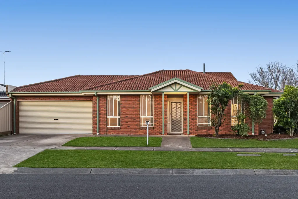 Taylors Lakes 3 Slaapkamer A Rare Standalone Opportunity in a Premium Corner Position!