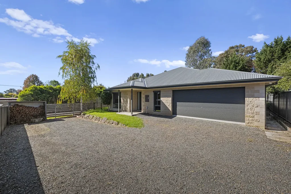 Mansfield 4Phòng ngủ Master Built Perfection - Modern, Manageable & Move In Ready