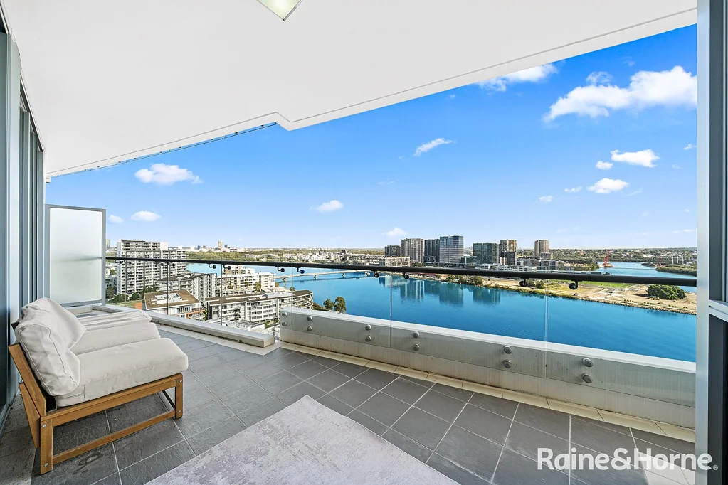 Rhodes 2Moenga Breathtaking Unblocked North-West Waterview Apartment in the Prestigious 'Vantage' Estate