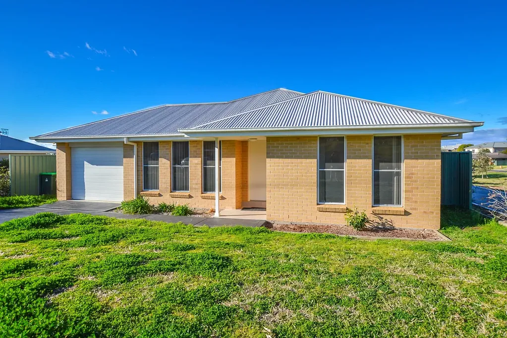 LOW MAINTENANCE THREE BEDROOM HOME