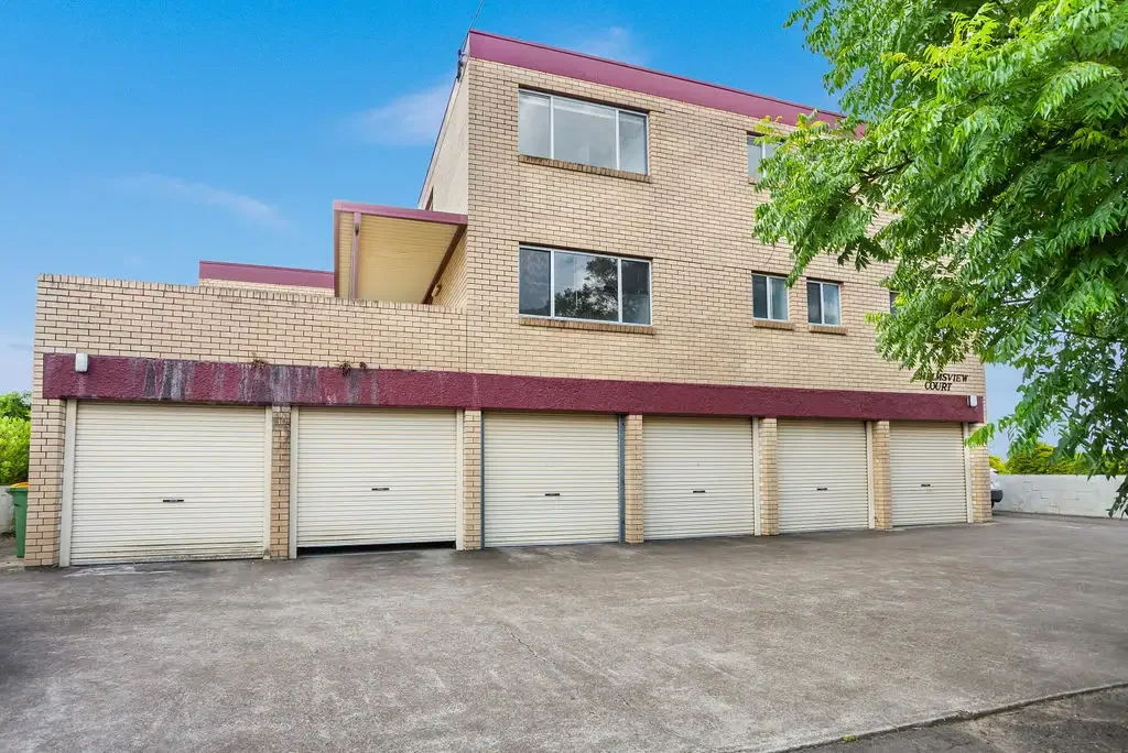 Ipswich 2ਬੈੱਡਰੂਮ “HILL TOP UNIT – Convenience with Panoramic Views”