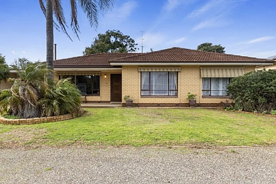 Balaklava 3Moenga Comfort, Space & Endless Potential in the Heart of Balaklava