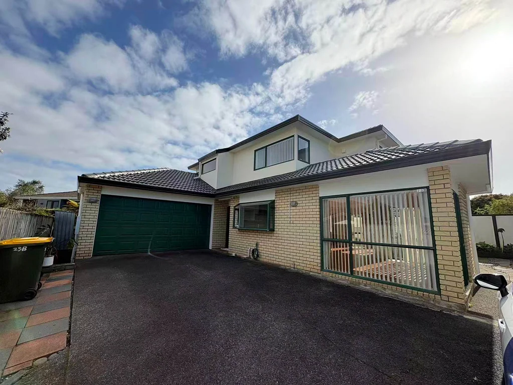 Spacious Family Living 4 Bed, 3 Bath, Double G...