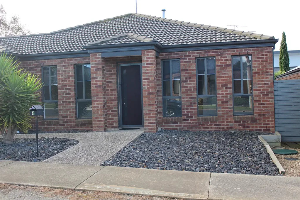LOW MAINTENANCE THREE BEDROOM HOUSE