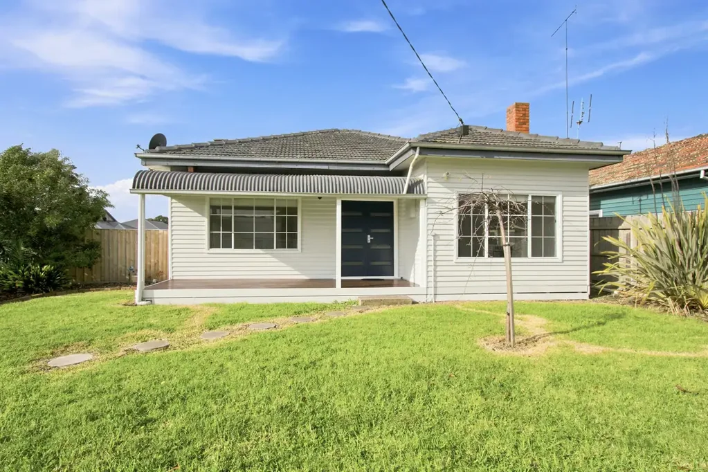 Traralgon 3ਬੈੱਡਰੂਮ Classic Charm with Modern Updates.
