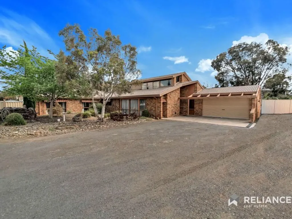 Hoppers Crossing 5Zimmer Large Family home with 2 ensuites on corner block of 4081 sqm land