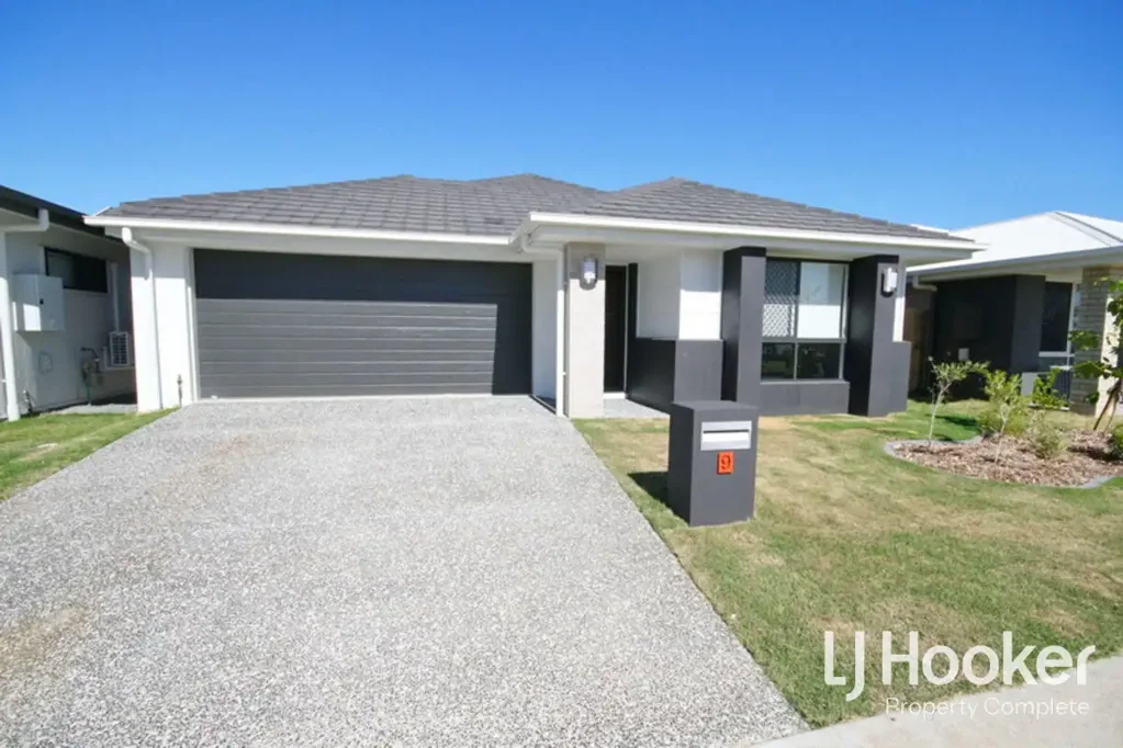 Low Maintenance Family Home With 2 Living Areas!