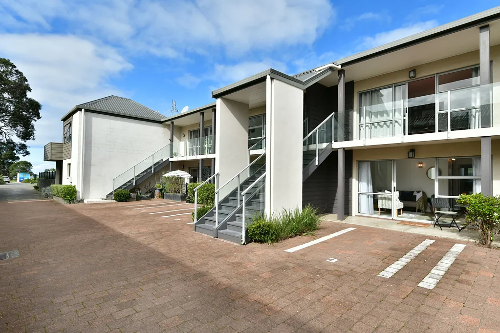 Orewa 1 Bedroom Steps from the Sand!