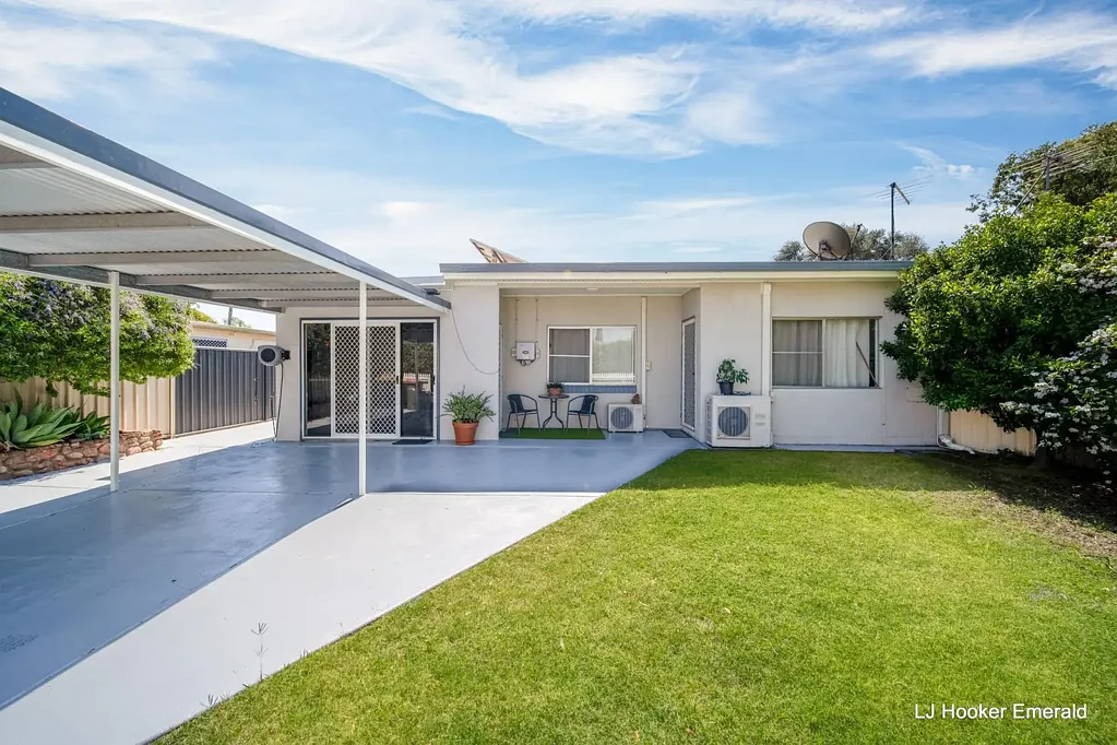 Emerald 4ਬੈੱਡਰੂਮ Neat & Tidy 4-Bedroom Unit - Ideal First Home or Investment