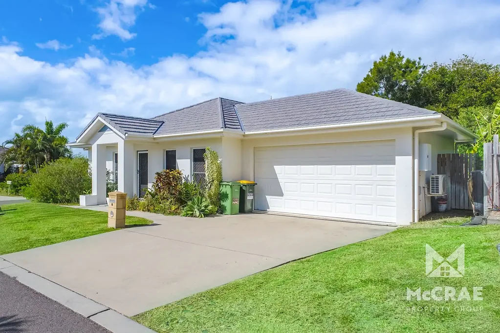 AVAILABLE NOW!! QUEENS BEACH & GOLF COURSE $645PW