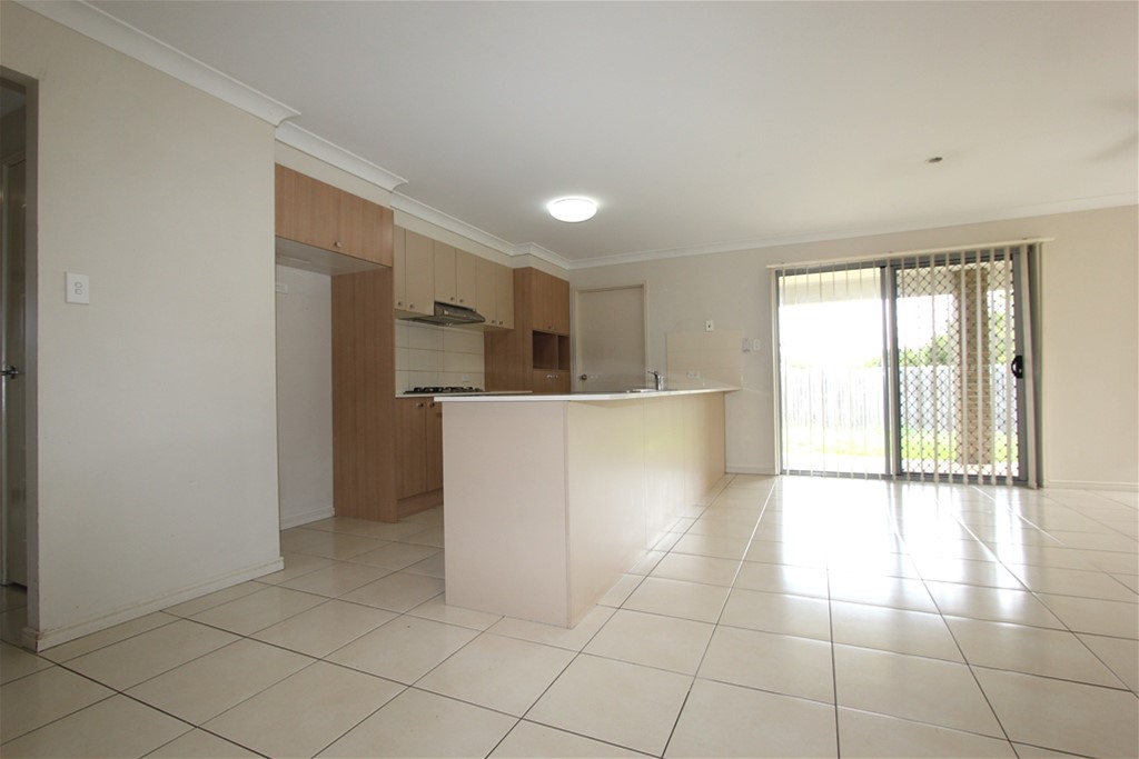 15 BASINGHALL PL, BERRINBA QLD 4117, 0 habitaciones, 0 baños, House