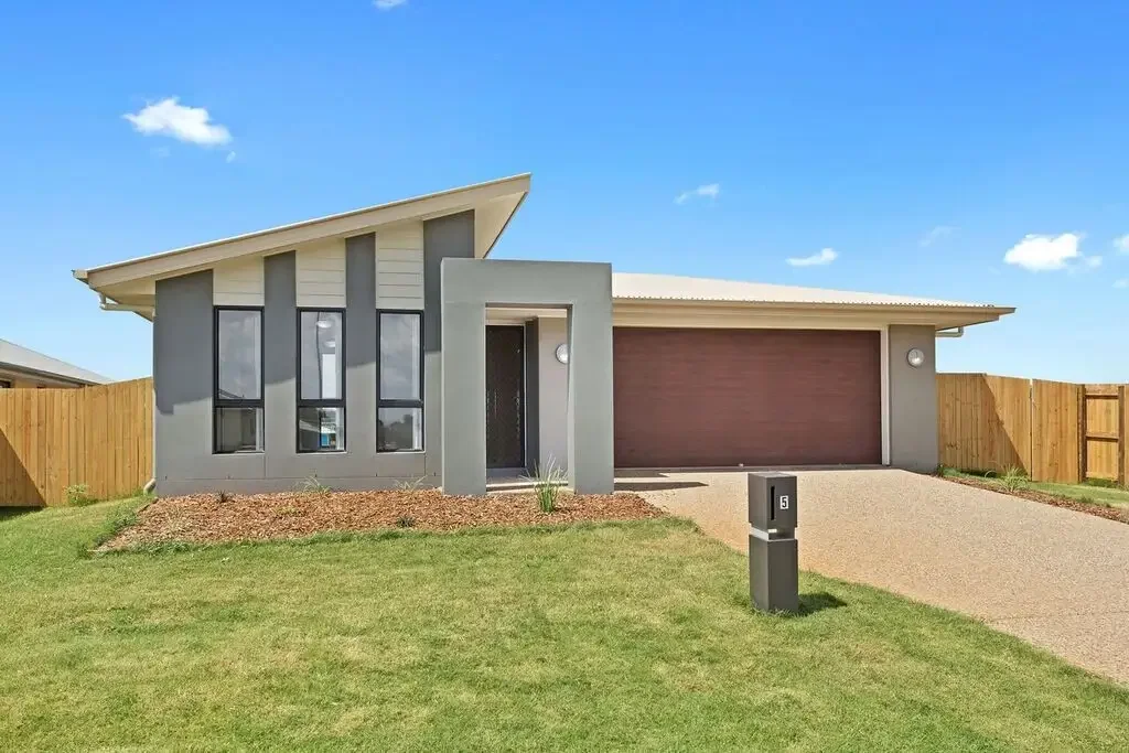 Beautifully presented 4 Bedroom home with a Rural Feel
