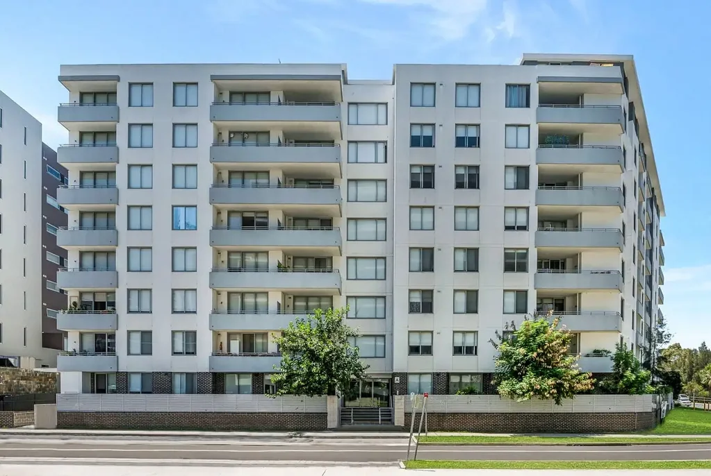 Merrylands 2 Bedroom GROUND FLOOR NO STAIRS, OFFERS BALCONY AND COURTYARD, IDEAL FOR ENTERTAINING