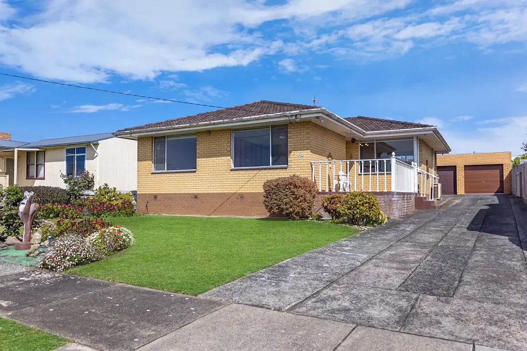 Warrnambool 3कमरा A Classic Late 1960's Cream Brick Veneer