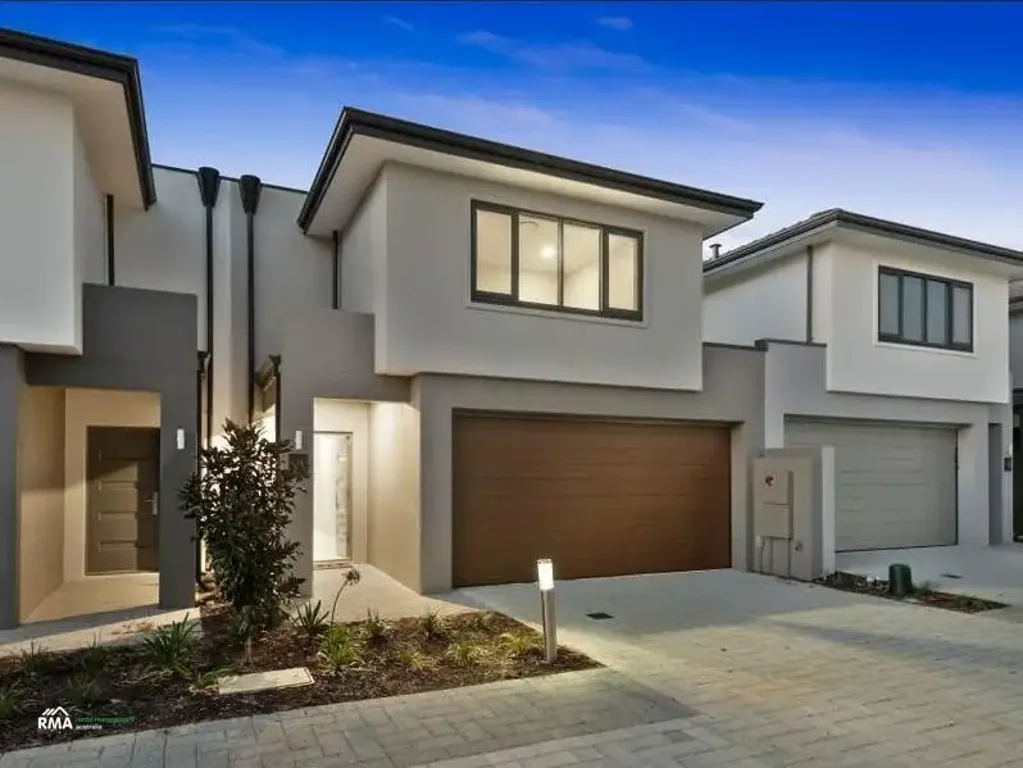 Luxury Riverside Living Awaits!