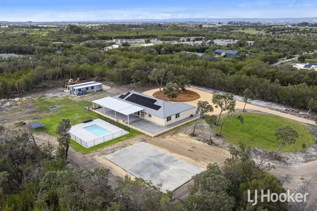 Nambeelup 6房  The Complete Lifestyle Package � Family Living, Granny Flat & Endless Possibilit