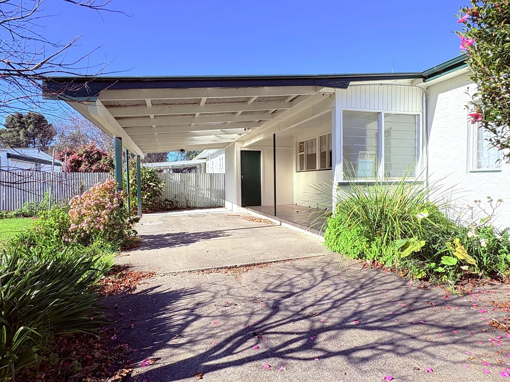 Wairoa 3Habitaciones Mid-Century Classic on a Prime Corner Site