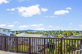 2/134 Bleakhouse Road, Mellons Bay, Manukau City